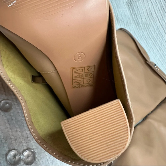 PrettyLittleThing knee height - Picture 2 of 3